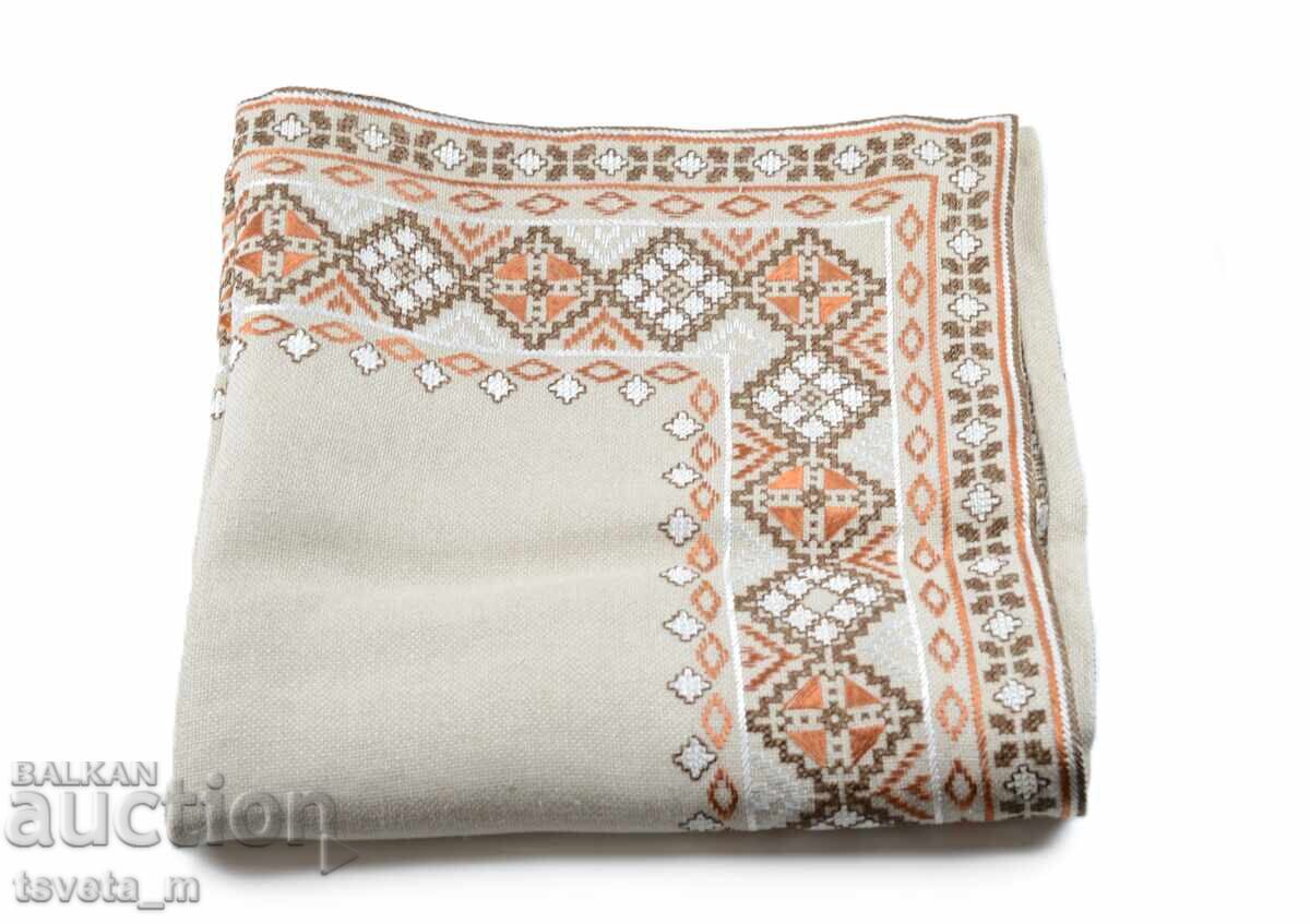 Аукцион Ръчно бродирано каре с български народни шевици