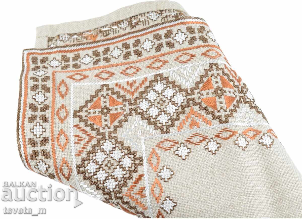 Доставка на Ръчно бродирано каре с български народни шевици