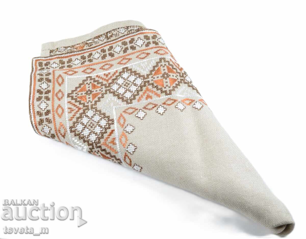 Ръчно бродирано каре с български народни шевици