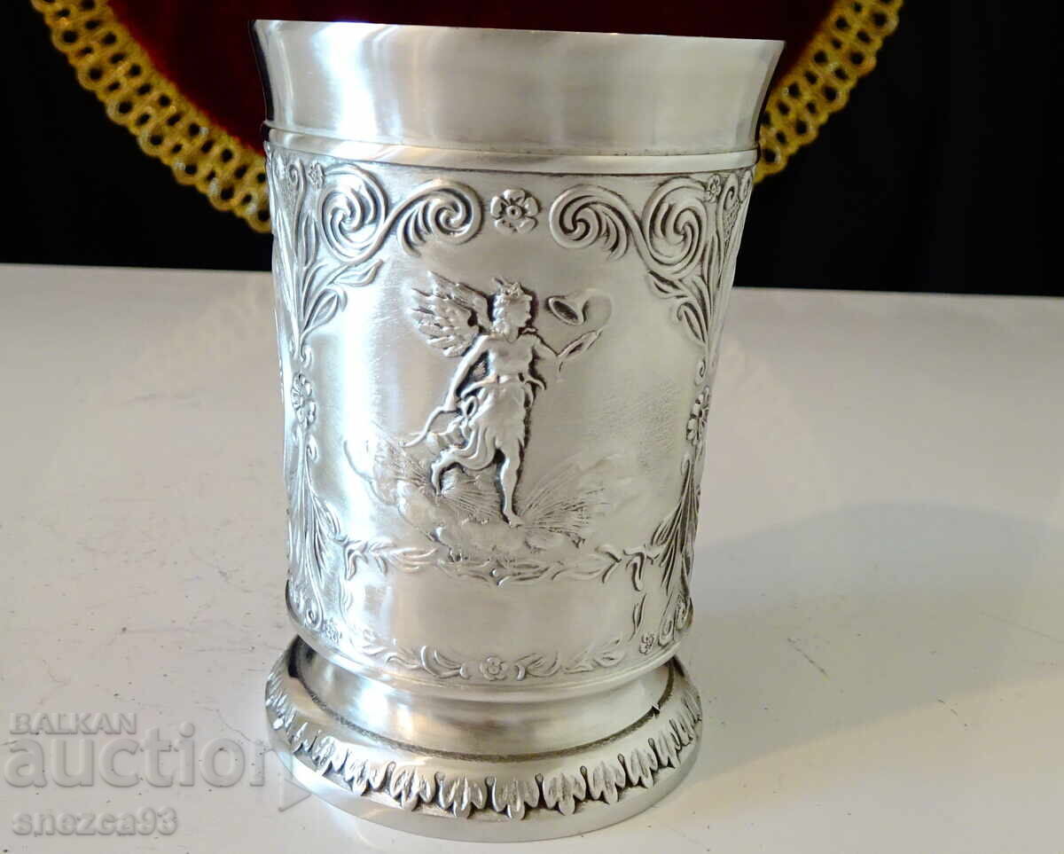 Аукцион Чаша от калай с Влюбени,Фортуна,Близнаци. Аукцион Чаша от калай с Влюбени,Фортуна,Близнаци.