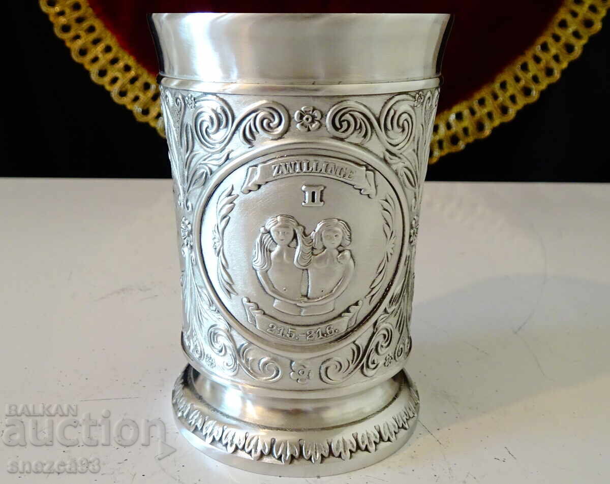 Доставка на Чаша от калай с Влюбени,Фортуна,Близнаци. Доставка на Чаша от калай с Влюбени,Фортуна,Близнаци.