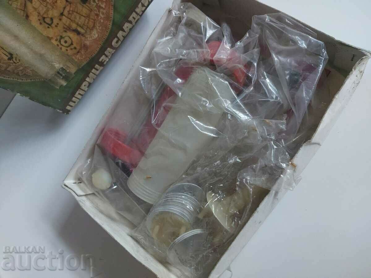 Доставка на .1984 СОЦ ШПРИЦ ЗА СЛАДКИ УНИВЕРСАЛ Доставка на .1984 СОЦ ШПРИЦ ЗА СЛАДКИ УНИВЕРСАЛ