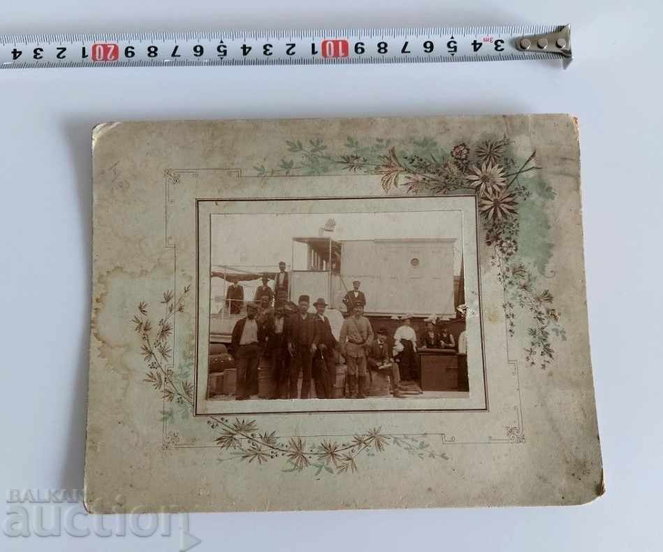 CORABIE SABIE UNIFORMĂ CĂCIULĂ POZĂ VECHE FOTOGRAFIE CARTON cu preț 15.00 BGN | € 7.67 CORABIE SABIE UNIFORMĂ CĂCIULĂ POZĂ VECHE FOTOGRAFIE CARTON cu preț 15.00 BGN | € 7.67