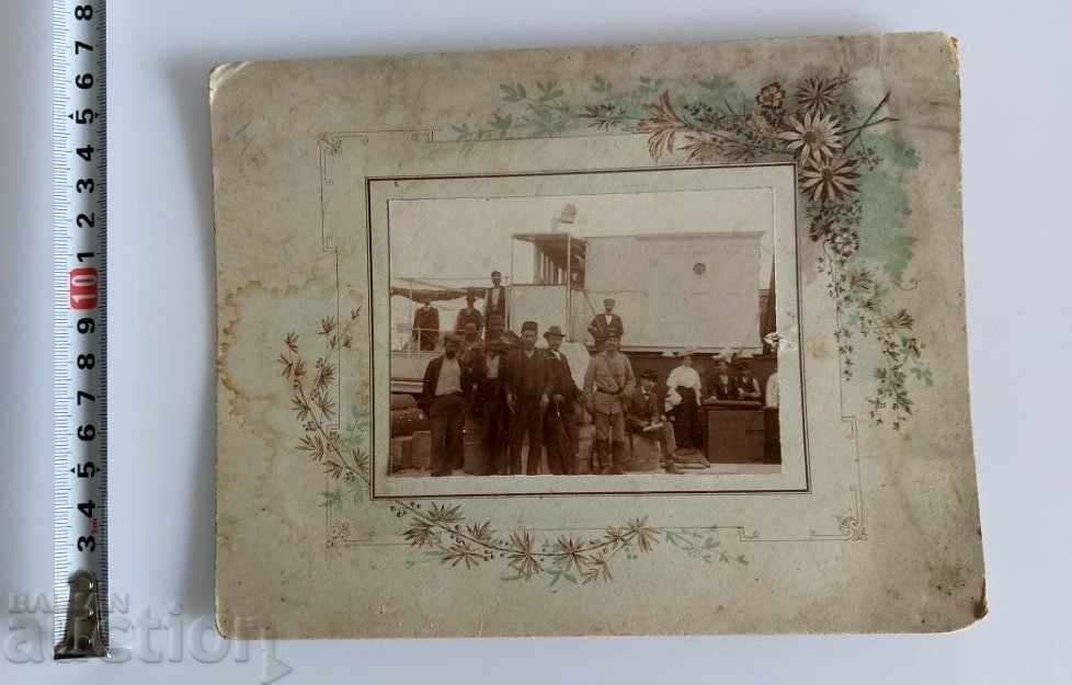 Licitație CORABIE SABIE UNIFORMĂ CĂCIULĂ POZĂ VECHE FOTOGRAFIE CARTON Licitație CORABIE SABIE UNIFORMĂ CĂCIULĂ POZĂ VECHE FOTOGRAFIE CARTON