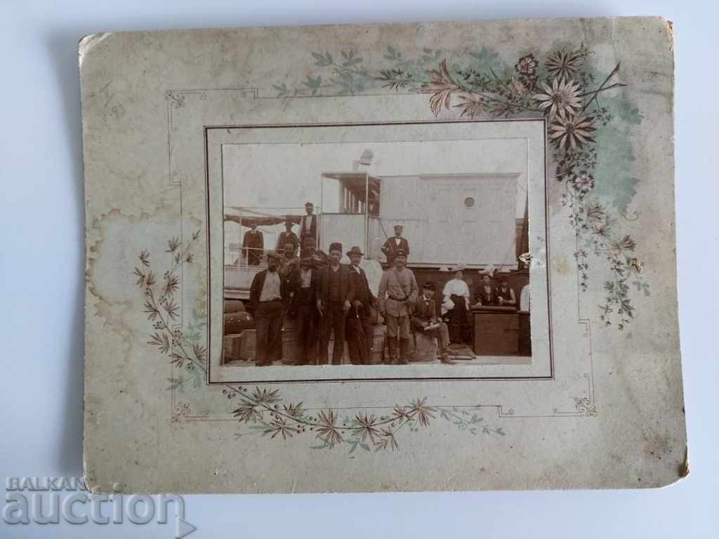 Livrarea CORABIE SABIE UNIFORMĂ CĂCIULĂ POZĂ VECHE FOTOGRAFIE CARTON Livrarea CORABIE SABIE UNIFORMĂ CĂCIULĂ POZĂ VECHE FOTOGRAFIE CARTON