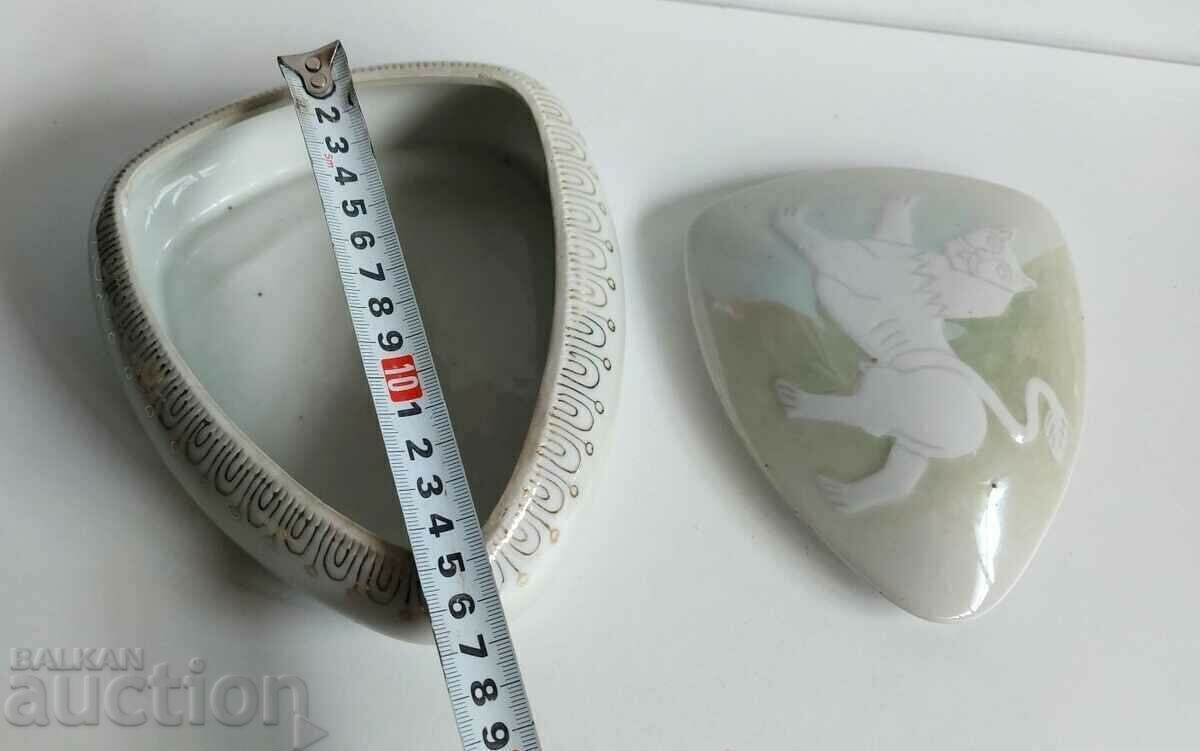 SOC ΒΟΥΛΓΑΡΙΚΟ ΠΟΡΣΕΛΑΝΙΚΟ ΚΟΥΤΙ ΚΟΣΜΗΜΑΤΟΣ ΜΕ ΚΑΠΑΚΙ ΛΕΙΟΝΤΑΙ με τιμή 75.00 BGN | € 38.35 SOC ΒΟΥΛΓΑΡΙΚΟ ΠΟΡΣΕΛΑΝΙΚΟ ΚΟΥΤΙ ΚΟΣΜΗΜΑΤΟΣ ΜΕ ΚΑΠΑΚΙ ΛΕΙΟΝΤΑΙ με τιμή 75.00 BGN | € 38.35