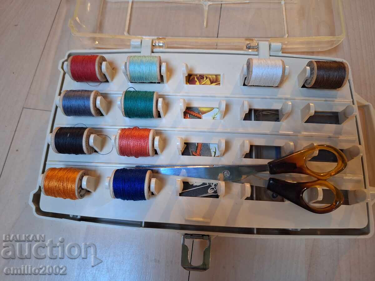 Ρετρό διοργανωτής ραπτικής με τιμή 10.00 BGN | € 5.11 Ρετρό διοργανωτής ραπτικής με τιμή 10.00 BGN | € 5.11