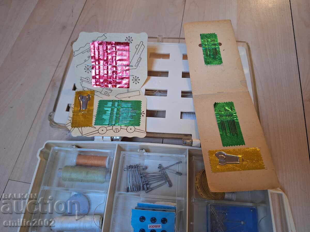 Δημοπρασία Ρετρό διοργανωτής ραπτικής Δημοπρασία Ρετρό διοργανωτής ραπτικής