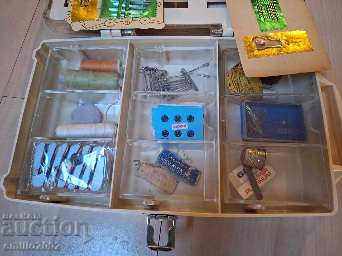 Παράδοση Ρετρό διοργανωτής ραπτικής Παράδοση Ρετρό διοργανωτής ραπτικής