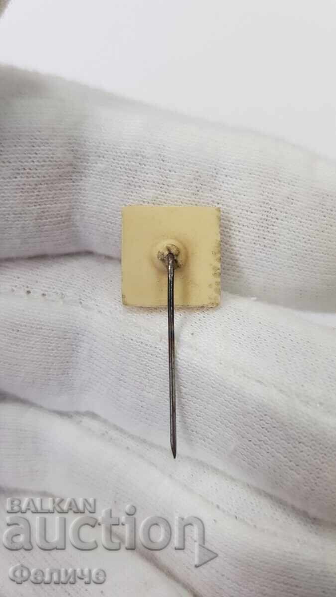 Рядък знак, значка - Левски - София, футбол с цена 48.00 лв. | € 24.54 Рядък знак, значка - Левски - София, футбол с цена 48.00 лв. | € 24.54