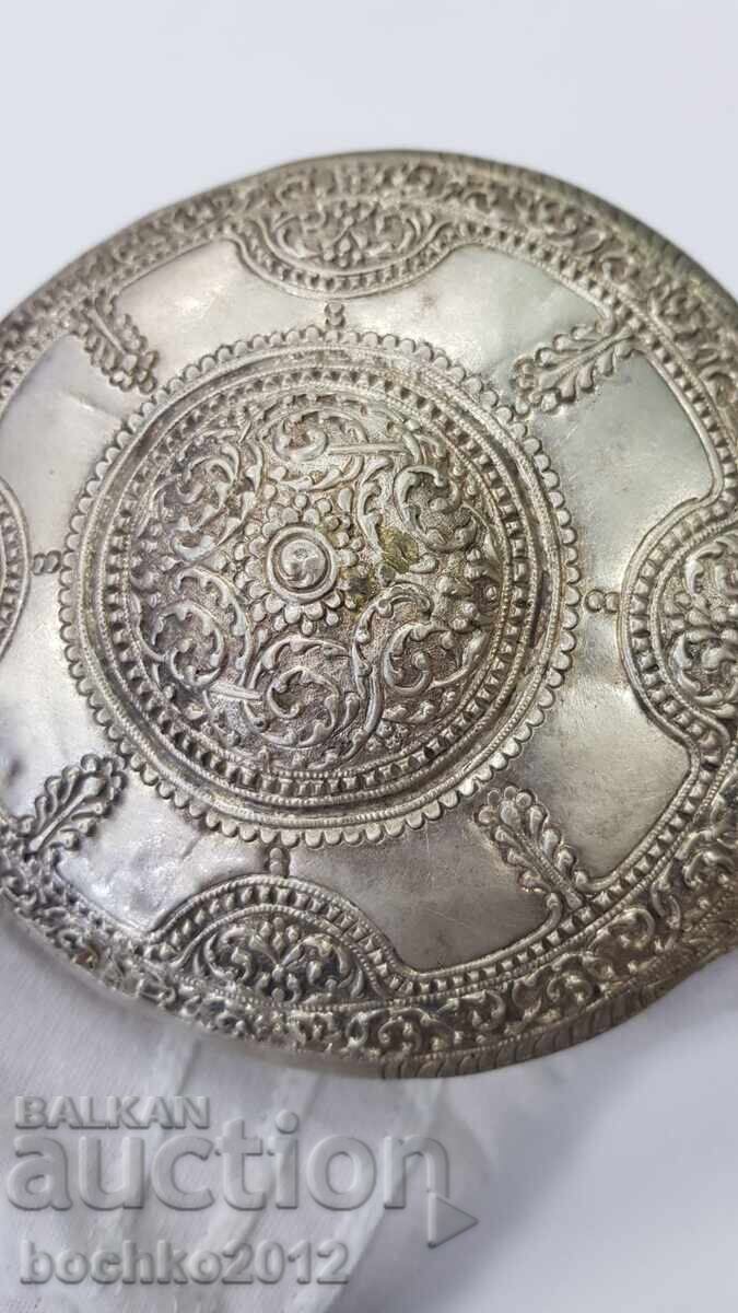 Licitație Jumătate de pafta rară de argint din Renașterea bulgară - 19,5 cm Licitație Jumătate de pafta rară de argint din Renașterea bulgară - 19,5 cm