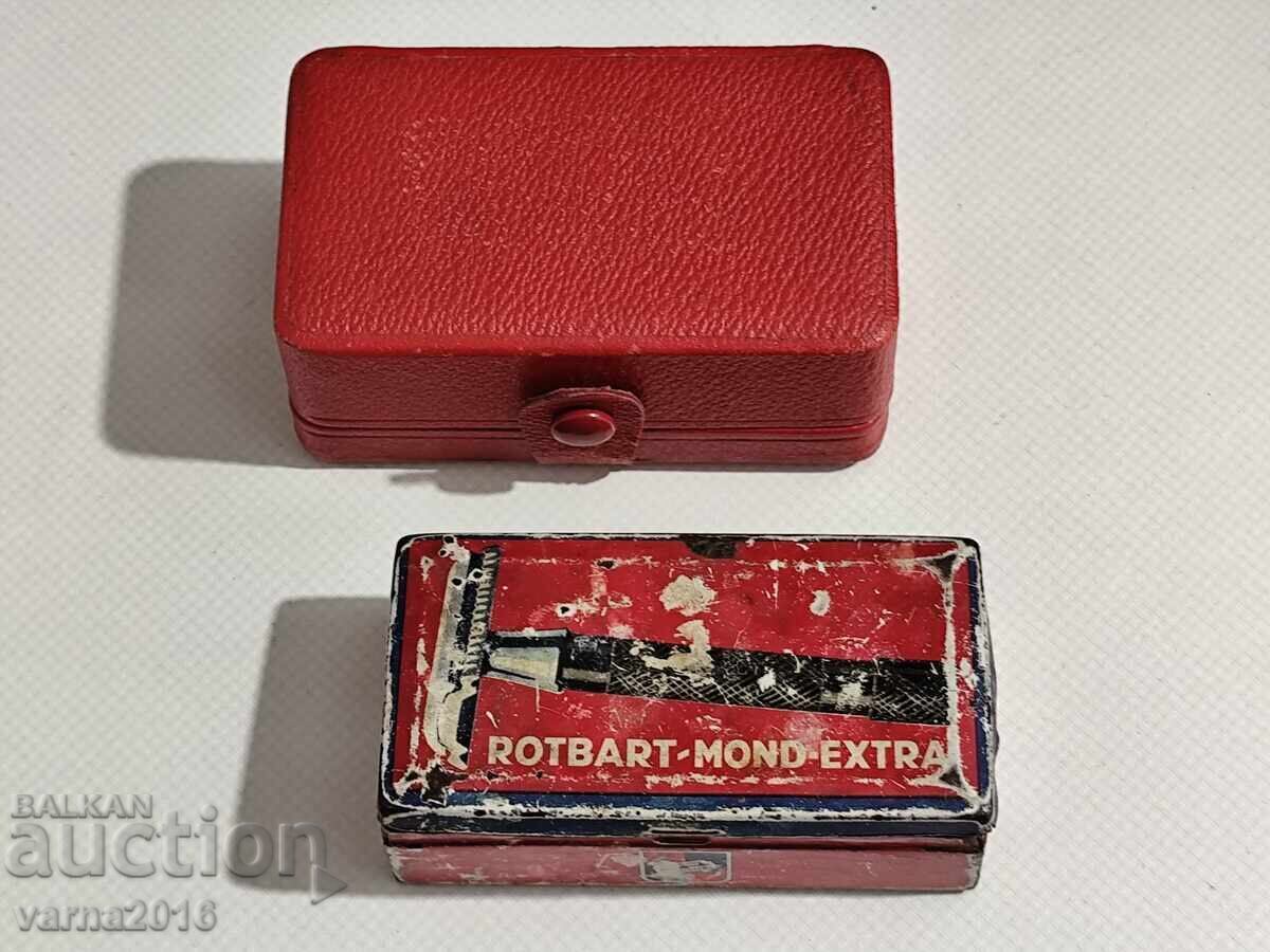 Delivery of Lot of Two Vintage Razors Delivery of Lot of Two Vintage Razors