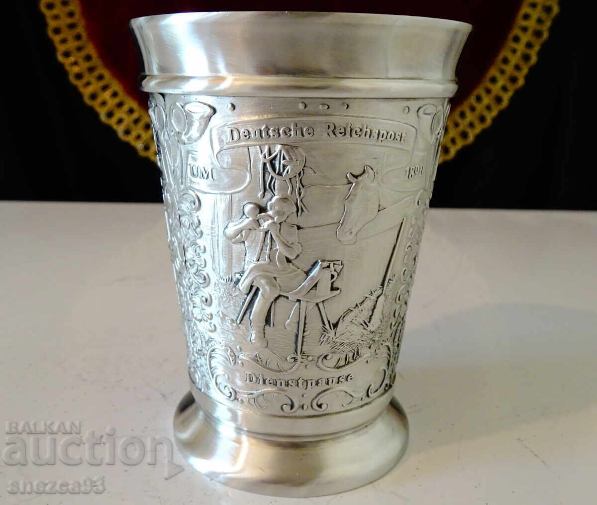 Аукцион Чаша от калай за вино с пощенски коне. Аукцион Чаша от калай за вино с пощенски коне.