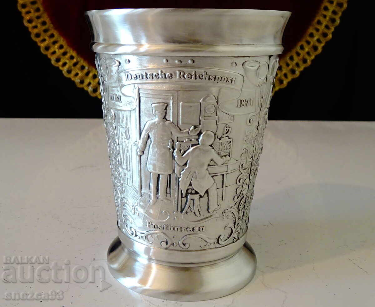 Доставка на Чаша от калай за вино с пощенски коне. Доставка на Чаша от калай за вино с пощенски коне.