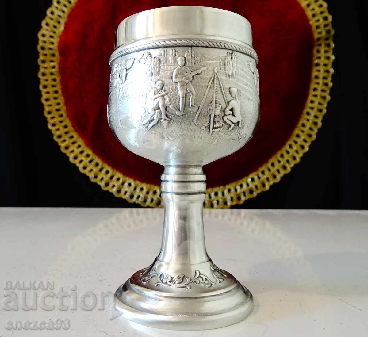 Ψηλό κασσιτέρινο ποτήρι για ρακή, Εκδρομή