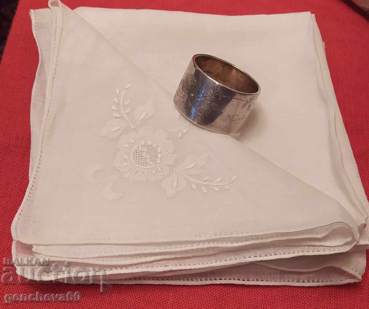Suport de șervețele din argint victorian și șase șervețele de in cu preț € 60.00 | 117.35 BGN