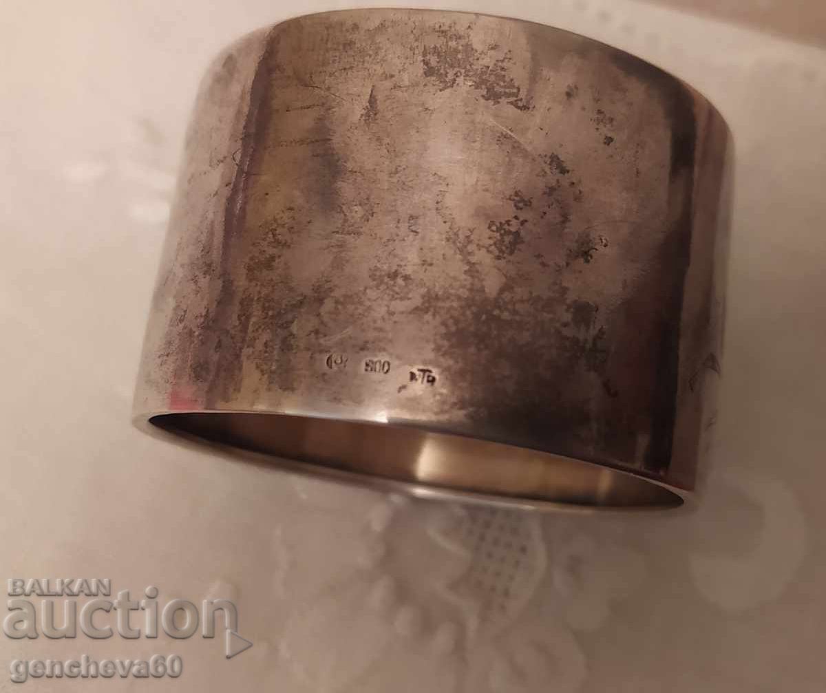 Auction  Victorian silver napkin holder and six linen napkins