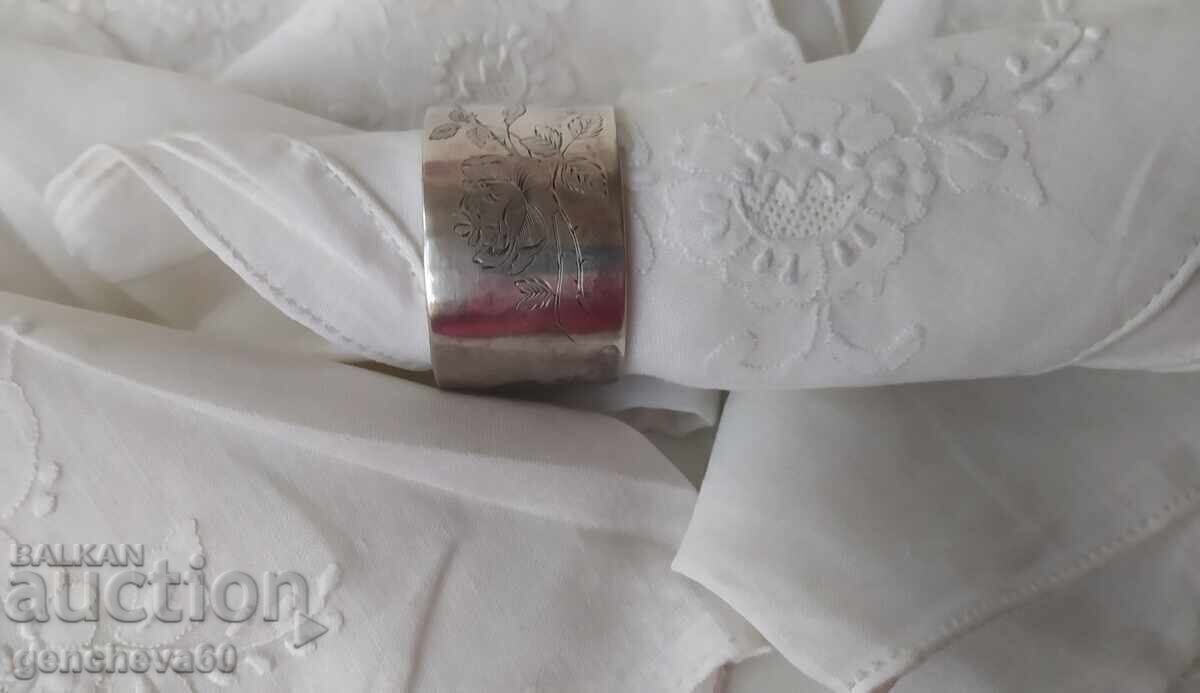 Livrarea Suport de șervețele din argint victorian și șase șervețele de in