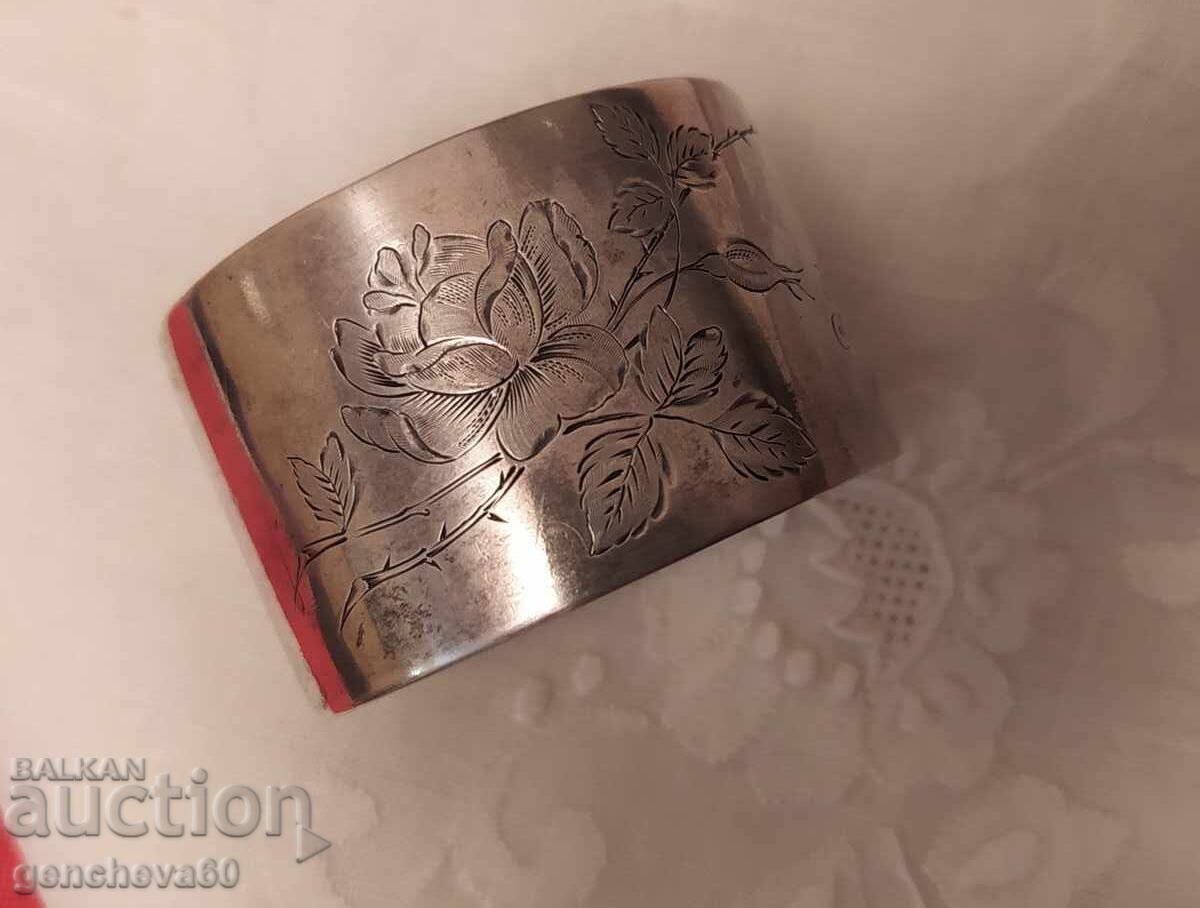 Victorian silver napkin holder and six linen napkins