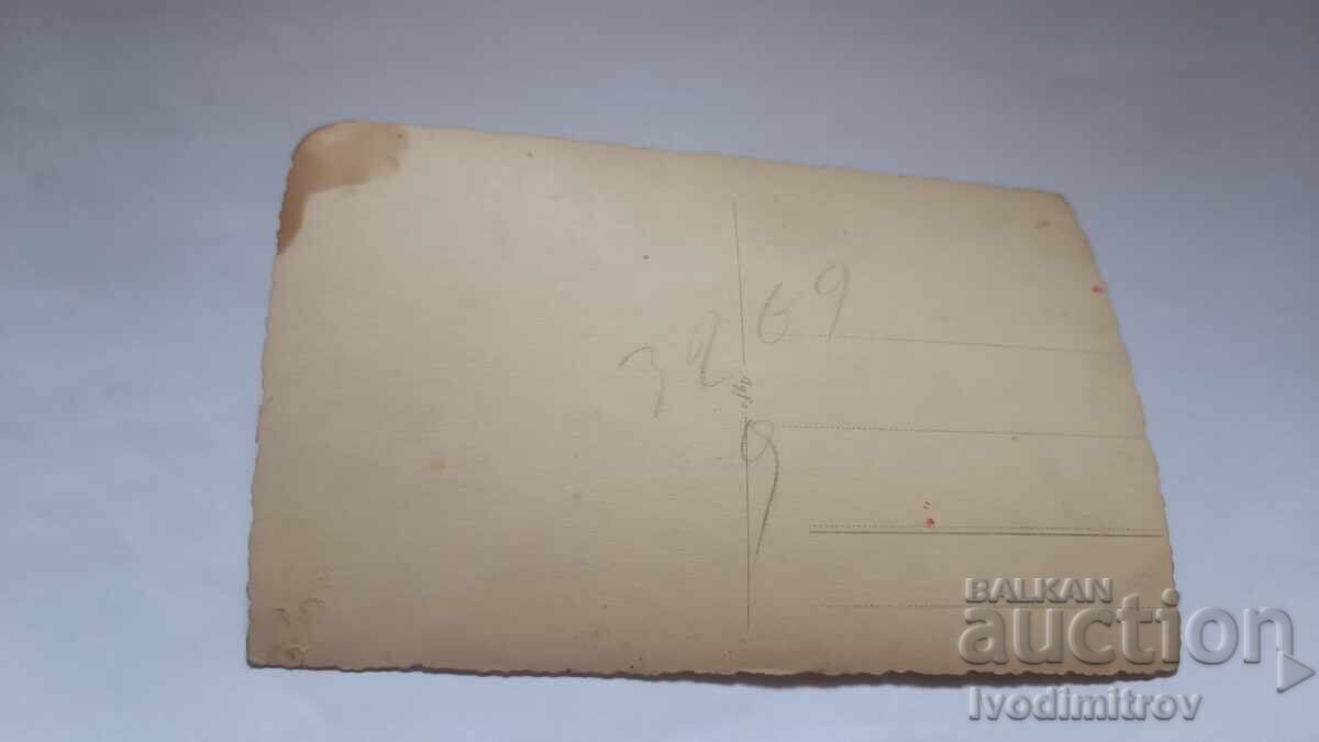 Φωτογραφία Δύο αξιωματικοί και δύο νεαρές γυναίκες σε βόλτα με τιμή 2.85 BGN | € 1.46