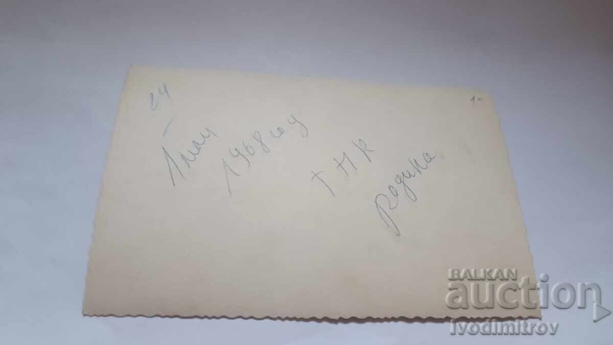 Φωτογραφία Σόφιας, Υπάλληλοι της ΤΠΚ Ροδίνα σε διαδήλωση 1968 με τιμή 3.65 BGN | € 1.87