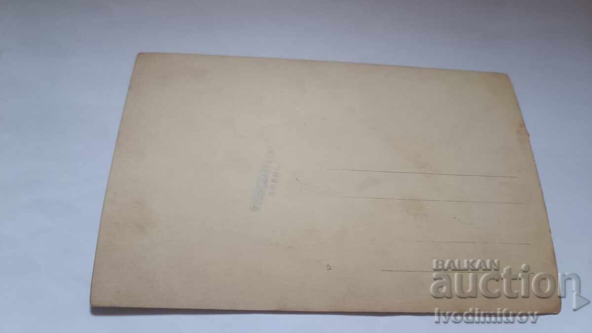 Снимка Варна Мъже и млади момичета на плажа с цена 3.65 лв. | € 1.87