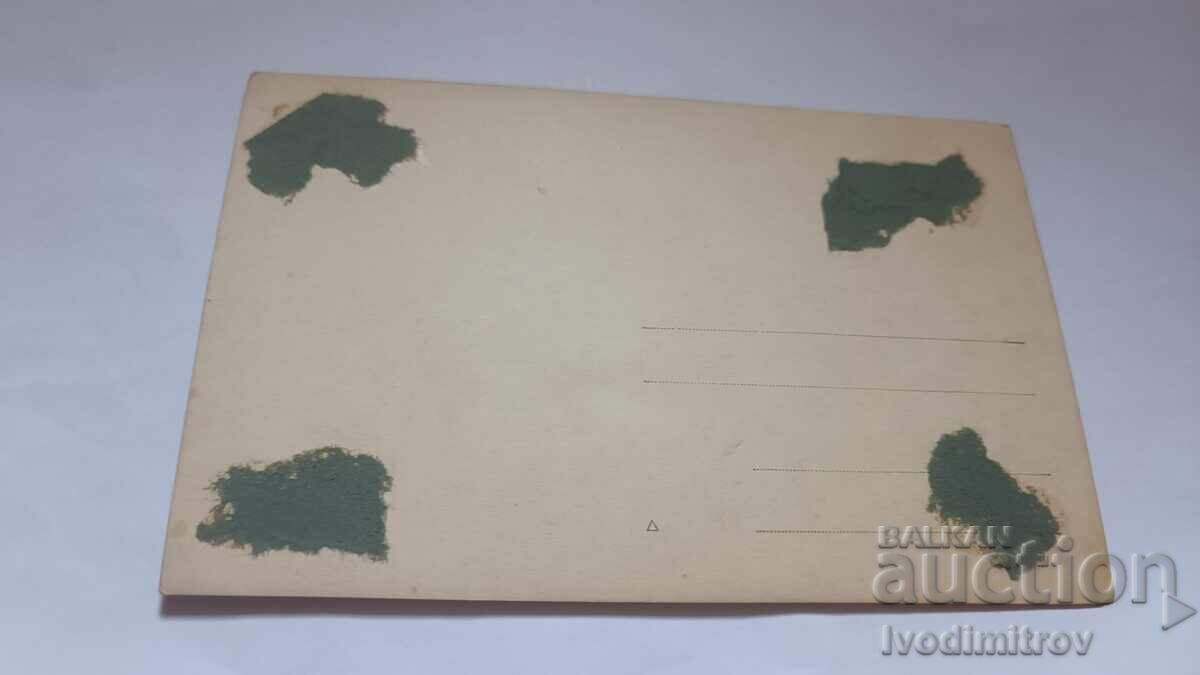 Φωτογραφία Νέων που κόβουν και σχίζουν ξύλα με τιμή 2.85 BGN | € 1.46