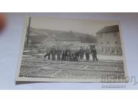 Снимка Младежи до кофраж за наливане на бетон