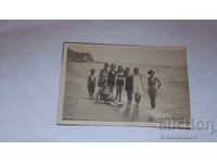 Снимка Св. Константинъ Момче и момичета на брега на морето