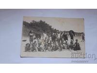 Φωτογραφία Αγοριών και Νέων Κοριτσιών στην Παραλία