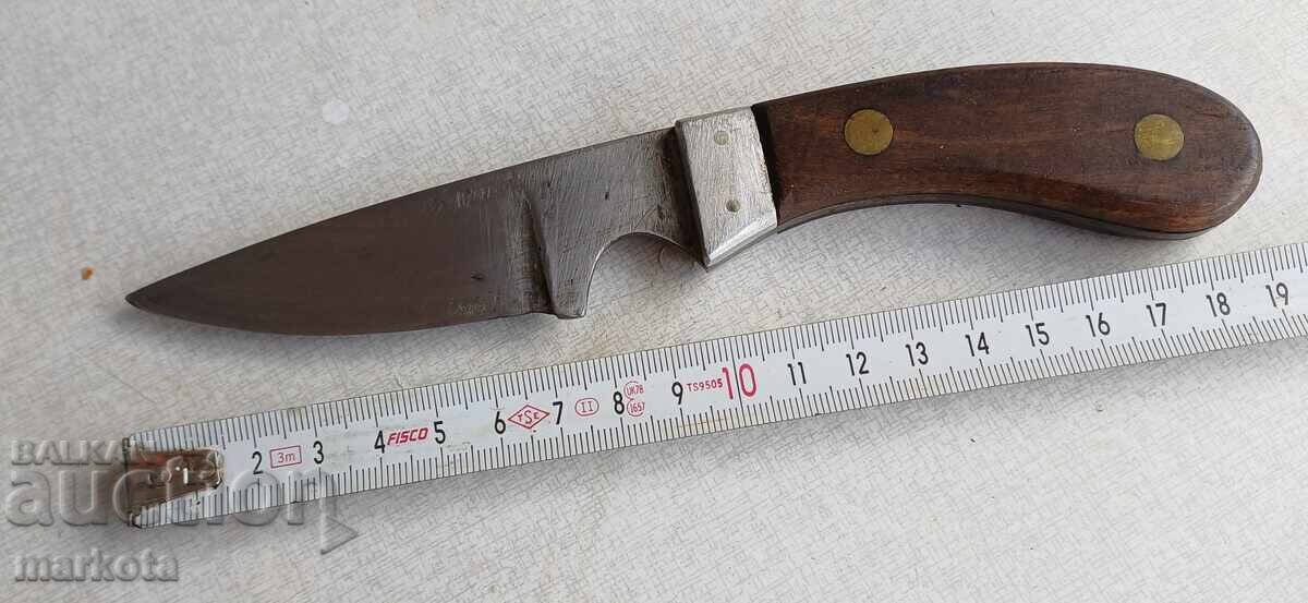 Auction Knife for skinning from the "Petko Denev" factory - Gabrovo Auction Knife for skinning from the "Petko Denev" factory - Gabrovo