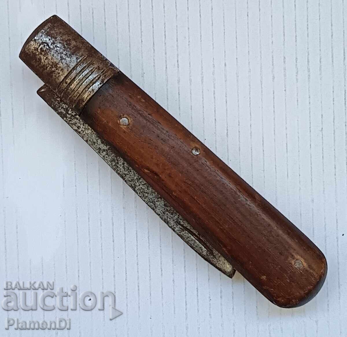 Old leg, old German knife