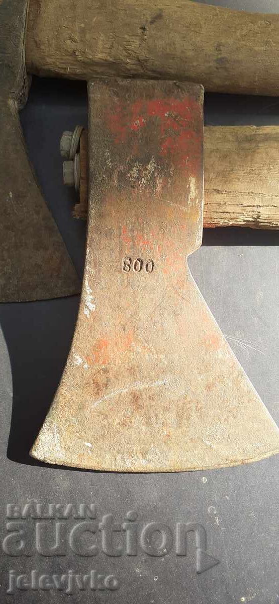 Două topoare cu preț 50.00 BGN | € 25.56