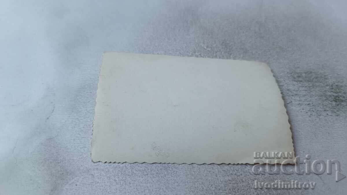 Φωτογραφία Σόφιας Γυναίκες και άνδρες σε βόλτα με τιμή 1.65 BGN | € 0.84 Φωτογραφία Σόφιας Γυναίκες και άνδρες σε βόλτα με τιμή 1.65 BGN | € 0.84