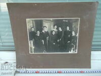 Φωτογραφία παλιά χάρτινη με 8 μαθήτριες σε δωμάτιο