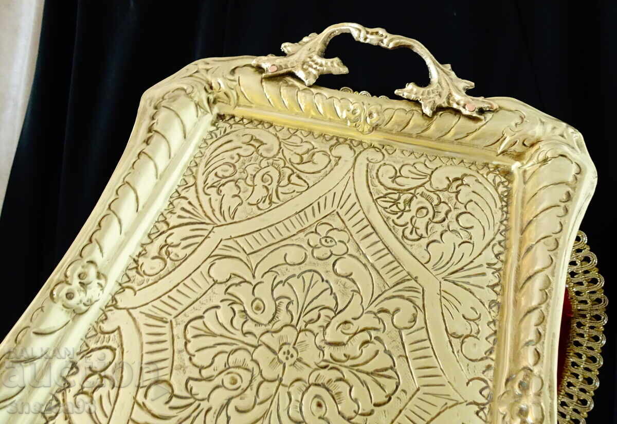 Доставка на Бронзов поднос,плато с приказни орнаменти. Доставка на Бронзов поднос,плато с приказни орнаменти.