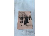 Φωτογραφία Σοφία Δύο γυναίκες και ένα κοριτσάκι σε μια βόλτα