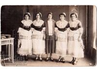 ΠΑΛΑΙΑ ΦΩΤΟΓΡΑΦΙΑ ΓΥΝΑΙΚΑΣ ΙΧΤΙΜΑΝ ΣΕ ΛΑΪΚΗ ΦΟΡΕΣΙΑ Ε383