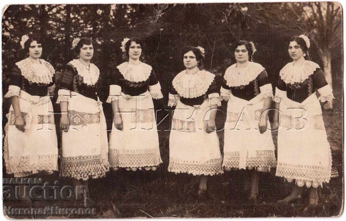 1929 Old Photo of Women in Traditional Costume from Ihtiman E384
