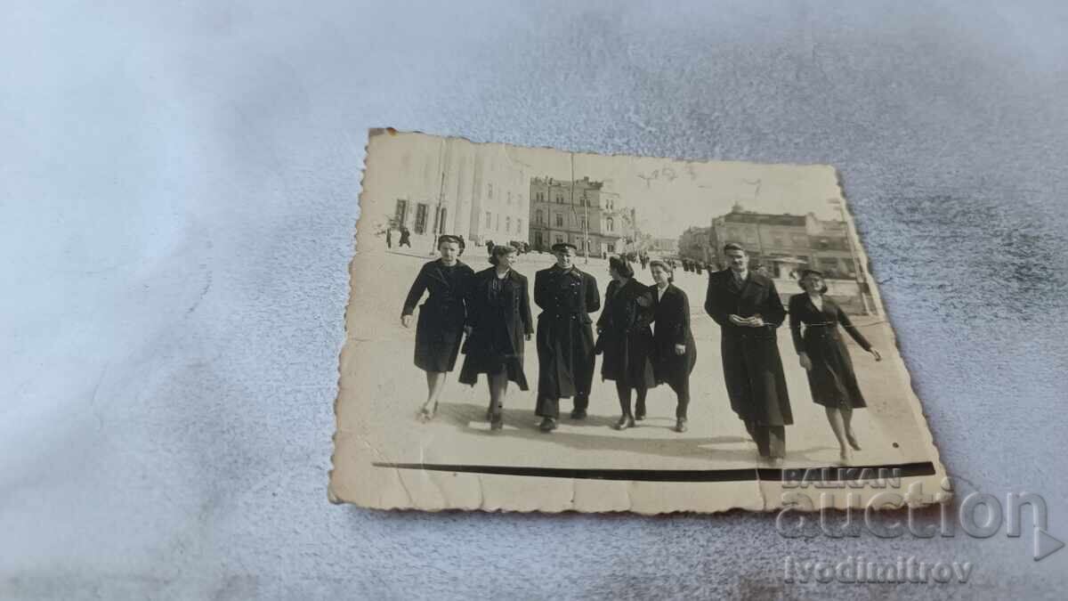 Fotografie Sofia Ofițeri tineri și domnișoare în piață