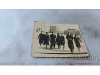 Φωτογραφία Σόφιας, Αξιωματικοί, νέοι και κοπέλες στην πλατεία