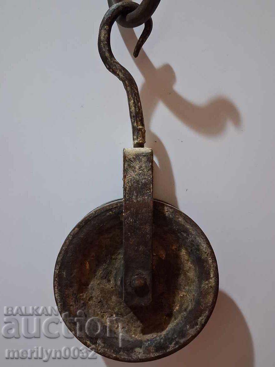 Παλιά σφυρήλατη τροχαλία πολυδέσμης σφυρήλατου σιδήρου με τιμή 53.00 BGN | € 27.10 Παλιά σφυρήλατη τροχαλία πολυδέσμης σφυρήλατου σιδήρου με τιμή 53.00 BGN | € 27.10