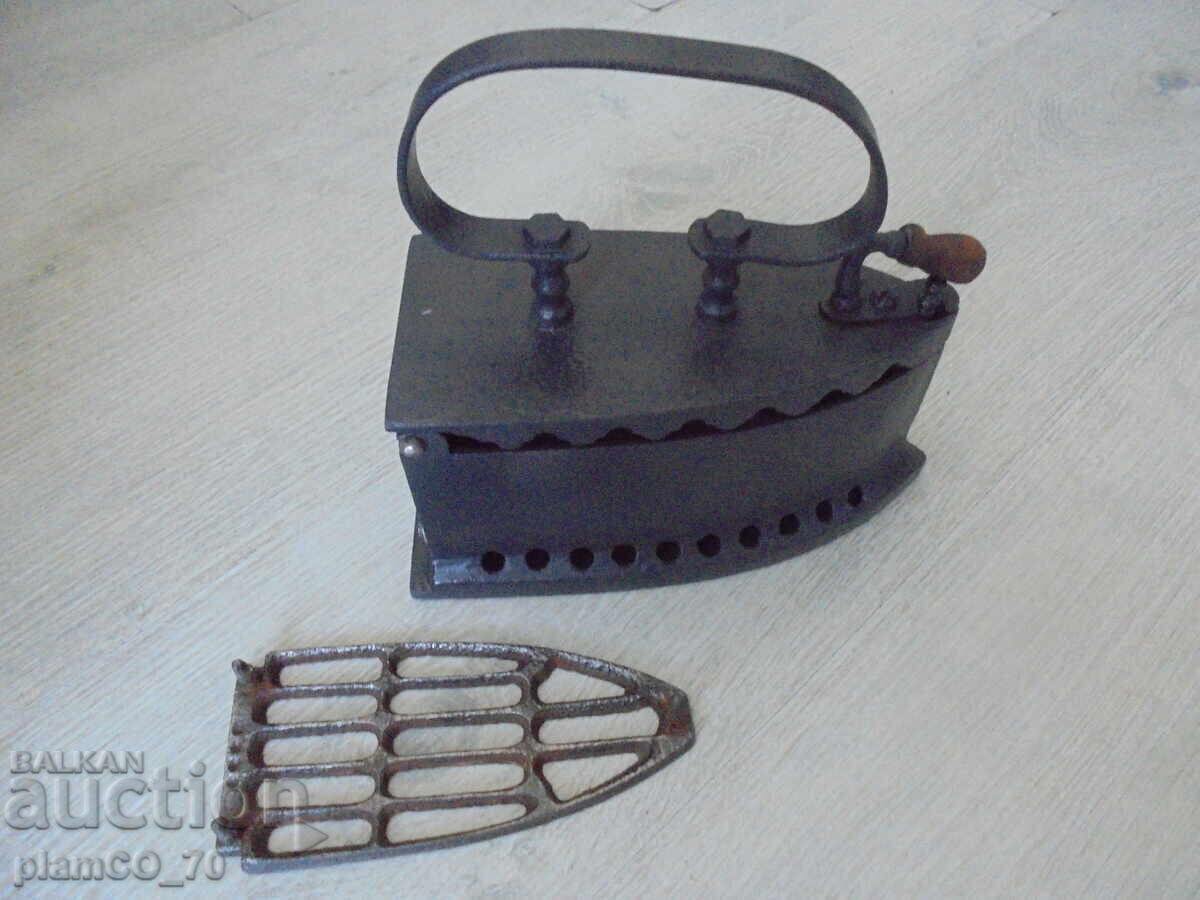 Auction  №8240 Old antique coal iron - romance from the past