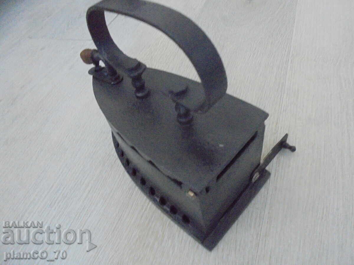 №8240 Old antique coal iron - romance from the past - 5