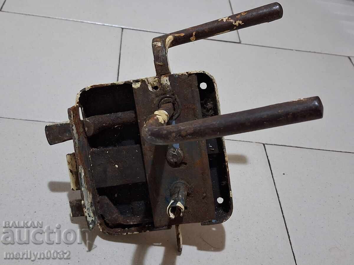 Broască veche cu cheie, zăvor, începutul secolului XX, Regatul Bulgariei cu preț 78.00 BGN | € 39.88