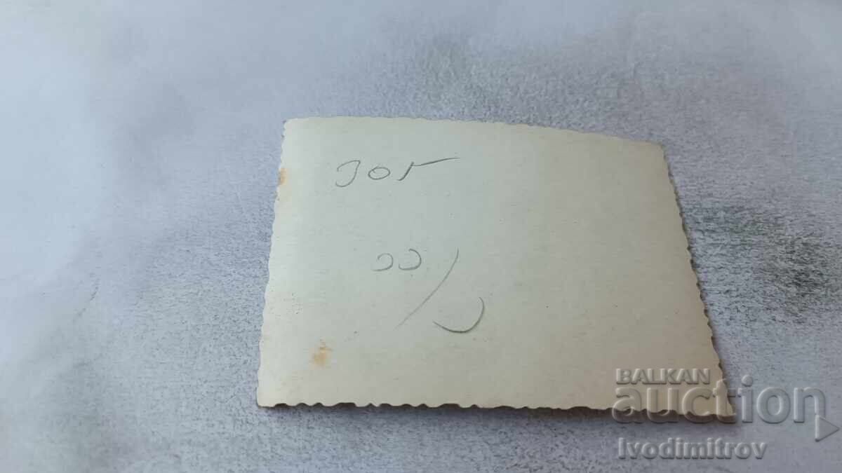 Φωτογραφία Άνδρες και γυναίκες στην παραλία με τιμή 1.65 BGN | € 0.84 Φωτογραφία Άνδρες και γυναίκες στην παραλία με τιμή 1.65 BGN | € 0.84