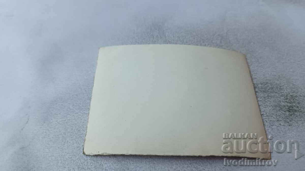 Fotografie Un tânăr și o fată pe plajă cu preț 1.55 BGN | € 0.79