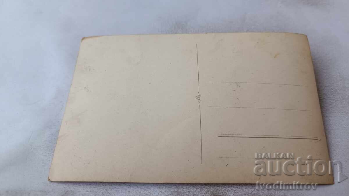 Φωτογραφία Σόφιας: Μαθήτριες παίζουν χιονοπόλεμο στο πάρκο με τιμή 3.35 BGN | € 1.71