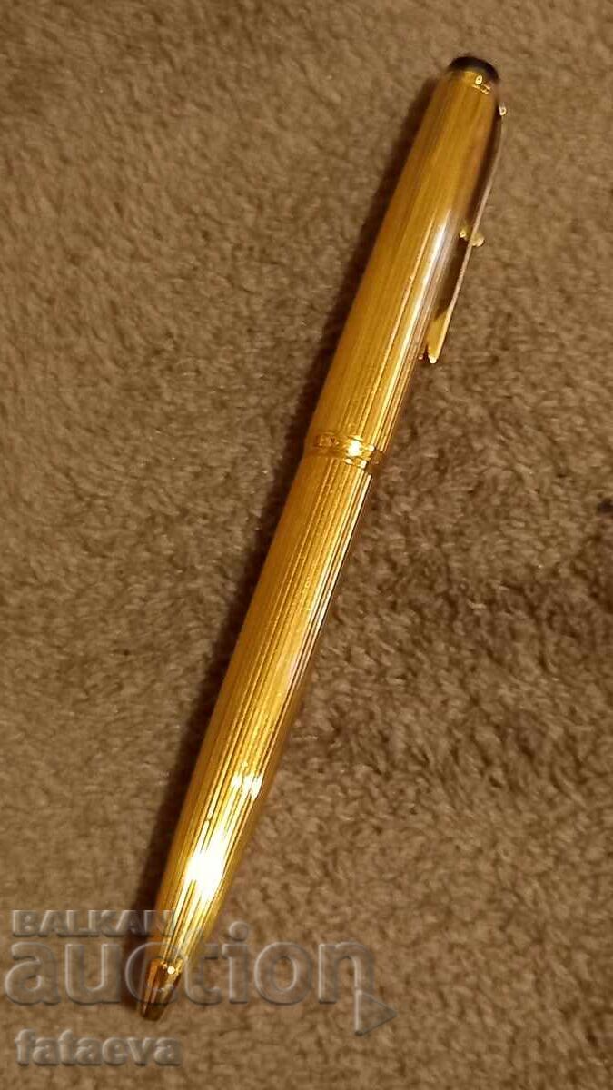 Golden Montblanc, fountain pen. Read the description