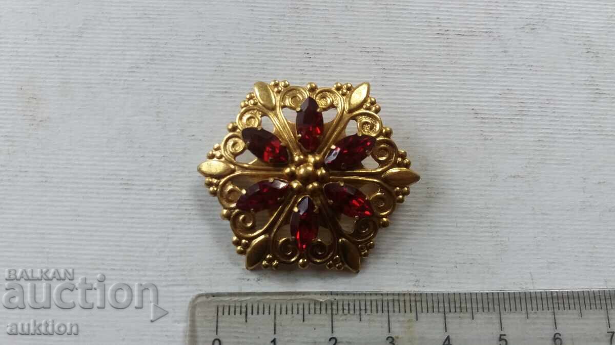 ΠΑΛΑΙΑ ΧΑΛΚΙΝΗ ΚΑΡΦΙΤΣΑ ΜΕ ΠΕΤΡΕΣ